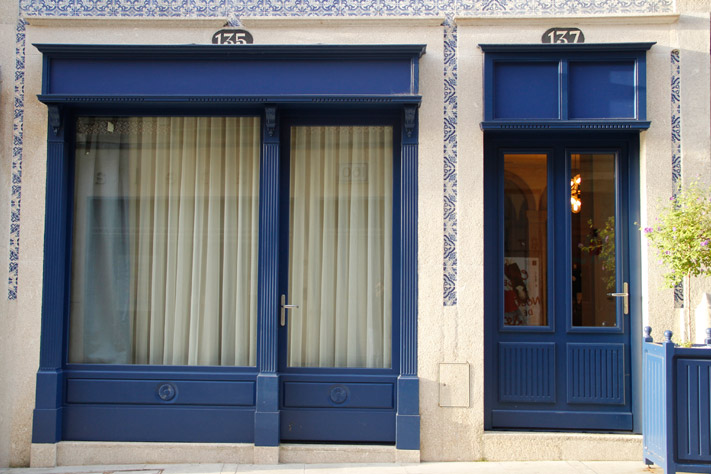 façade bleue